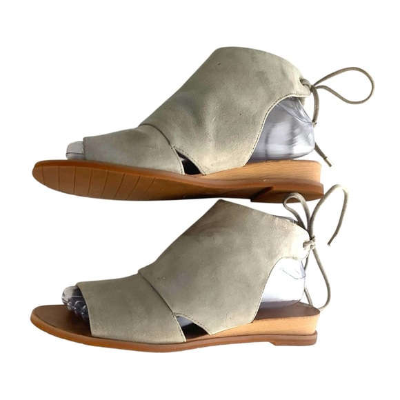 Kenneth Cole New York Tan Sandals with Modern Cut-Out Design - Picture 5 of 10